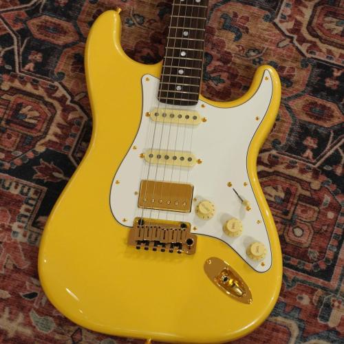 Fender Erino Yumiki Stratocaster, Rosewood Fingerboard, Yellow Pearl 弓木英梨乃シグネイチャー
