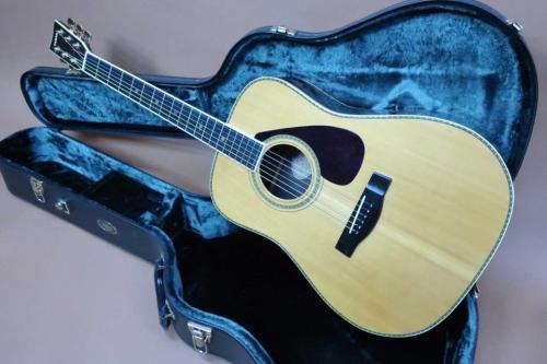 YAMAHA L-10 / Second owner・Original Gold TM-50G・Solid Ezo Spruce Top・Solid Jacaranda Side and Back・Ebony Fingerboard & Bridge・Small Pick-guard【With Yamaha Hard Case】1978年製