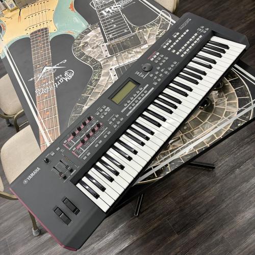 YAMAHA MOXF6