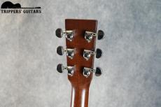 Martin HD-35 (2013) ヴィンテージにはないヘリンボーンの装飾とスキャロップブレーシングが特長のD-35です!_8