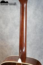 Martin HD-35 (2013) ヴィンテージにはないヘリンボーンの装飾とスキャロップブレーシングが特長のD-35です!_9