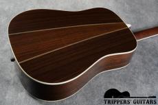 Martin HD-35 (2013) ヴィンテージにはないヘリンボーンの装飾とスキャロップブレーシングが特長のD-35です!_16