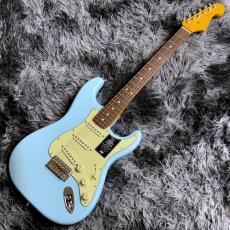 Fender Limited Edition American Professional Classic Stratocaster w/the Fender Silent System, Daphne Blue_2