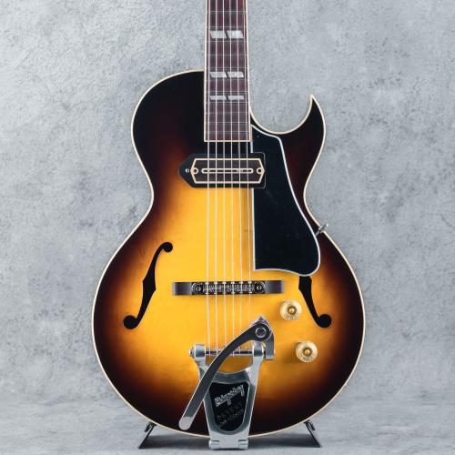 Archtop Tribute AT105 Jr Classic Sunburst / Charlie Christian Style Pickup
