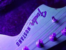 Fender 1966 Mustang Red_10