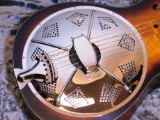 Republic Guitars Parlor Size Miniolian Sunburst / Diamond cone cover_8
