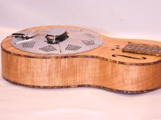 Republic Guitars Parlor Size Miniolian Sunburst / Diamond cone cover_10