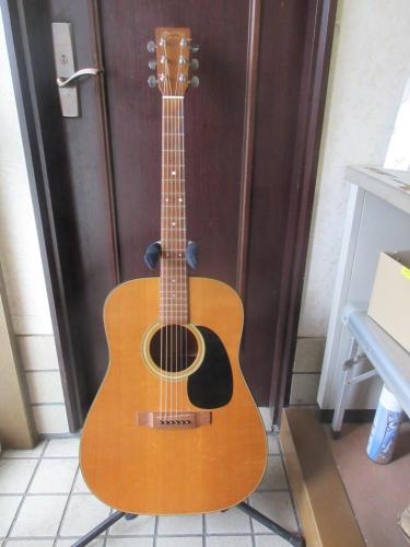 Martin D-18