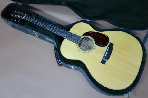 Martin 000-18 Standard / Old Decal Logo・Open Back Peg・Solid Spruce Top・Solid Mahogany Side and Back・Ebony Fingerboard and Bridge・Tortoiseshell Color Pick-guard【With Original Case】2020年製