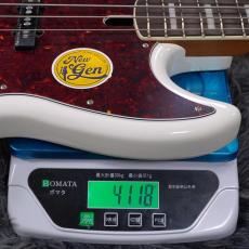 Sire Marcus Miller V7 New Gen 4-String Antique White_11