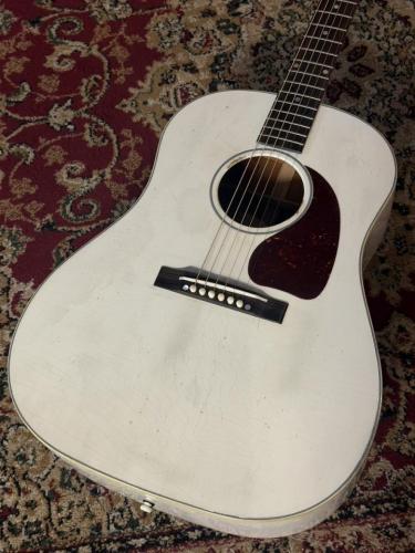 Gibson 【New】Custom Shop Murphy Lab 1942 Banner J-45 Light Aged Alpine White #22295048【試奏動画あり】