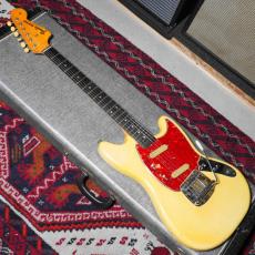 Fender 1965 Mustang White