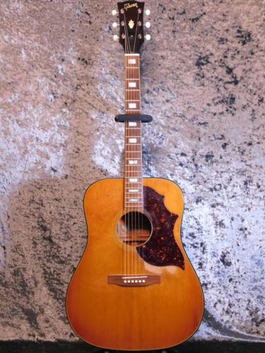 Gibson SJ Deluxe 70s w/PU