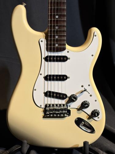 Fender Japan ST72-60SC