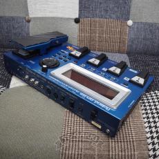 Roland GR-55 Guitar Synthesizer_4