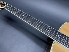 Martin D-45 Custom 1985年製 / Solid Spruce Top・Solid Rosewood Side and Back・Vertical Logo・Solid Abalone Trim・Mahogany 1P-Neck・Style D-45 Snow Flakes Inlay・Ebony Fingerboard and Bridge・Long Saddle_9