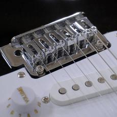 Squier Affinity Series Stratocaster, Maple Fingerboard, White Pickguard / Black_4
