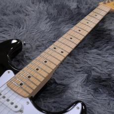 Squier Affinity Series Stratocaster, Maple Fingerboard, White Pickguard / Black_5