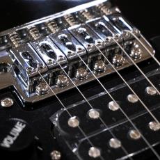 Squier Sonic Stratocaster HSS, Maple Fingerboard, Black Pickguard, Black【アウトレット特価】_4