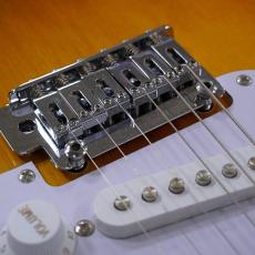 Squier Affinity Series Stratocaster, Laurel Fingerboard, White Pickguard / 3-Color Sunburst_4