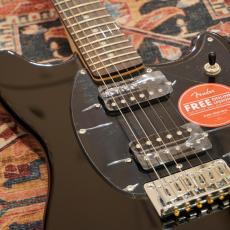 Squier Sonic Mustang HH, Laurel Fingerboard, Black Pickguard, Black_4