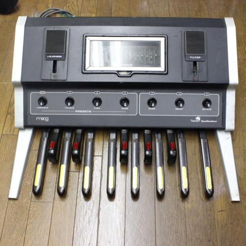 Moog TAURUS1  伝説の足鍵盤シンセサイザー  タウラス ペダルシンセ、(ペダルベース)です。