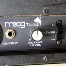 Moog TAURUS1  伝説の足鍵盤シンセサイザー  タウラス ペダルシンセ、(ペダルベース)です。_12