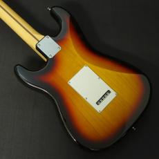 Fender Made in Japan Hybrid II Stratocaster Maple Fingerboard 3-Color Sunburst_4