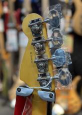 Fender American Professional Classic Mustang Bass - 3-Color Sunburst -_8