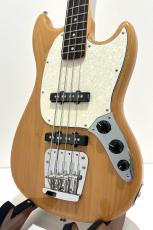 Fender Chilli Beans. Maika Mustang Bass / Aged Natural
