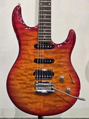 MUSIC MAN Luke III HSS 最終モデル 高スペック仕様 Quilted Maple Top  " Cherry Burst " 2020年製 USED
