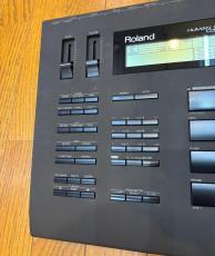 Roland HUMAN RHYTHM COMPOSER R-8_2