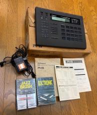 Roland HUMAN RHYTHM COMPOSER R-8_7