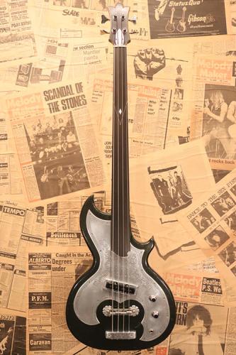 ZEMAITIS 1976 Custom Deluxe Fretless Bass with British Green Finish"