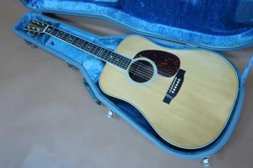 Cat's Eyes CE-1500 / Torch Inlay・Gotoh Gold Peg・Solid Spruce Top・Solid Jacaranda Side and Back・ Ebony Fingerboard and Bridge・Cat’s Eyes Inlay・Herringbone Binding・Tortoiseshell Color Pick guard【With Hard Case】  1