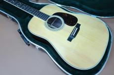 Martin D-35 Standard / Grover Peg・Old Style Decal Logo・Solid Spruce Top・Solid Indian Rosewood Side and Back・Ebony Fingerboard and Bridge White Antique Binding・Tortoise Color Pick-guard 【With Original Case】20_2