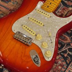 Fender American Professional Stratocaster, Maple Fingerboard, Aged Cherry Burst_4