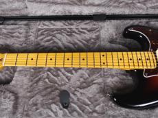 Fender American Professional Stratocaster HSS 3-Color Sunburst_4