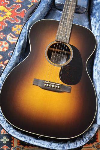 Martin 【入荷しました!】000-13E Eric Clapton Burst #3085447【送料当社負担・最大48回分割無金利】