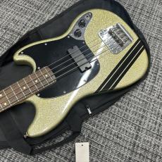 Squier Mikey Way Mustang Bass Large Flake Silver Sparkle_5