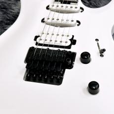 Jackson Pro Plus Series Soloist SLA3 Snow White / Ebony 【特価】【生産完了カラー】【スルーネック】_3