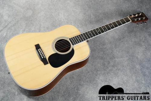 Martin D-35 Custom (2012) プレミアムグレードのイタリアンアルパインスプルースをTOPに使い、バックのセンターにキルテッドマホガニーを使った面白いカスタム品です!