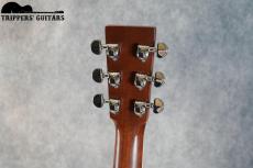 Martin D-35 Custom (2012) プレミアムグレードのイタリアンアルパインスプルースをTOPに使い、バックのセンターにキルテッドマホガニーを使った面白いカスタム品です!_8