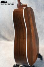 Martin D-35 Custom (2012) プレミアムグレードのイタリアンアルパインスプルースをTOPに使い、バックのセンターにキルテッドマホガニーを使った面白いカスタム品です!_11