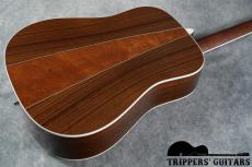Martin D-35 Custom (2012) プレミアムグレードのイタリアンアルパインスプルースをTOPに使い、バックのセンターにキルテッドマホガニーを使った面白いカスタム品です!_16