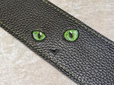 Grande uomo 【特注】黒ねこ刺繡ストラップ 足跡Verペリドットカラー _3