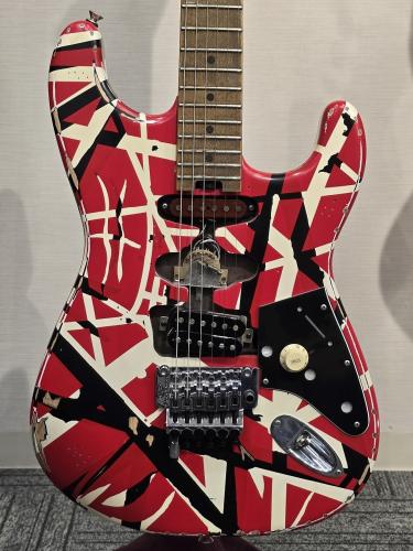 EVH Striped Series Frankie  -Red with Black Stripes-  Relic  「USED」