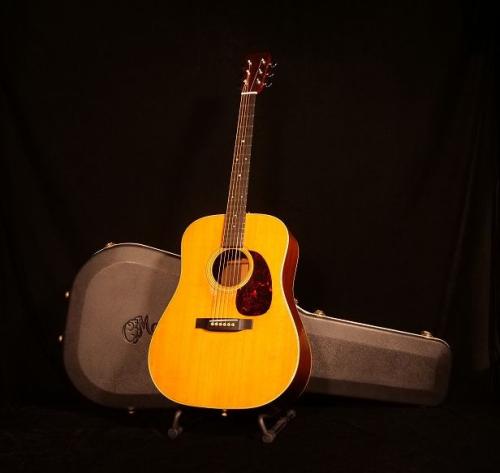 Martin D-28【柾目ハカランダ 奇跡のノークラック 丸ヘッド T-Bar仕様 当店メンテナンス済で演奏性抜群! 実用的に使えるヴィンテージマーチンです! 】解説試奏動画ご覧下さい。