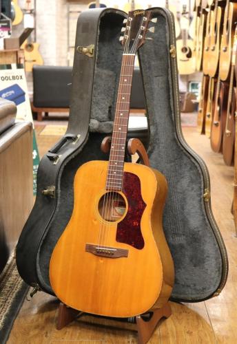 Gibson J-50 Deluxe 【1974年～75製VINTAGE】【スクエアショルダーの軽快かつ豊かなサウンド!】
