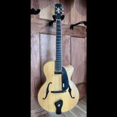 KURONEKOTEI 当店オリジナル　アーチトップ・ギター_2